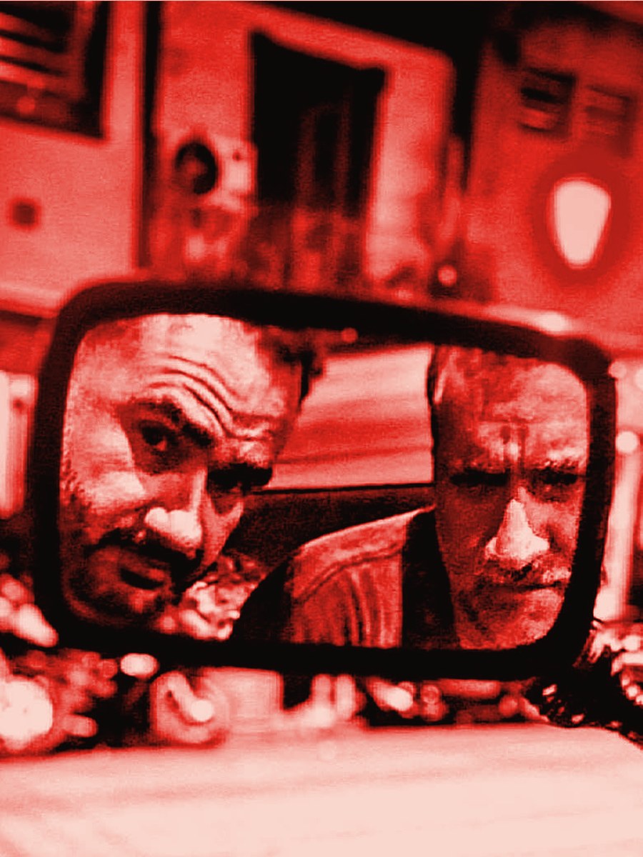 Fabio Ock e DJ Mochila refletidos num retrovisor